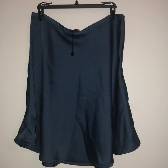 Satin/silk dynamite skirt. Worn once - Picture 1 of 2